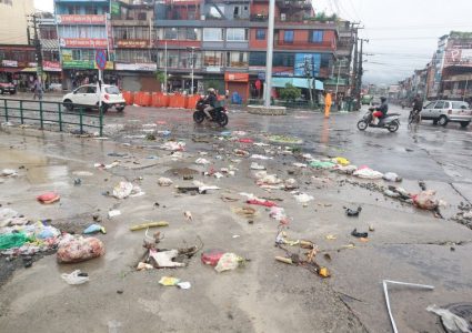 पोखराको लामेआहालमा फोहोर फाल्न अवरोध, दुर्गन्धित बन्दै पर्यटकीय शहर