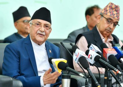 राष्ट्रिय हितका विषयमा सरकारसँग मिलेर जान तयार छौँ : ओली
