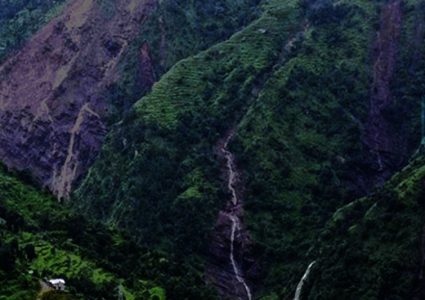 दोलखा पहिरो अपडेट स् एक बालकको मृत्यु, तीन अझै बेपत्ता