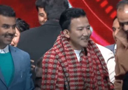 द भ्वाईस अफ नेपाल सिजन ५ को उपाधी बिनोद राईलाई