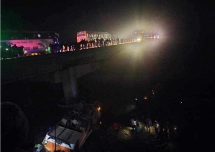दाङमा वस दुर्घटना हुँदा १२ जनाको ज्यान गयो
