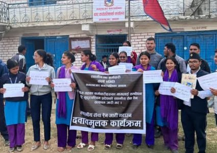 कमलबजार नगरपालिकामा कर्मचारिले गरे तालाबन्दी